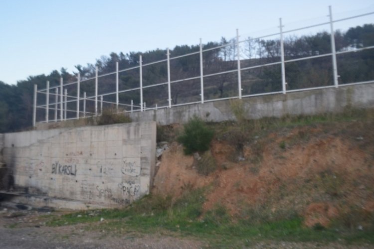 &Ouml;ld&uuml;rd&uuml;ğ&uuml; kadının cesedini telaşlandığı i&ccedil;in yakmış