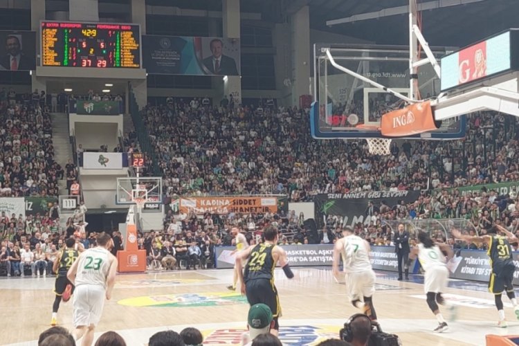 Frutti Extra Bursaspor, Fenerbah&ccedil;e Beko'yu ezdi ge&ccedil;ti
