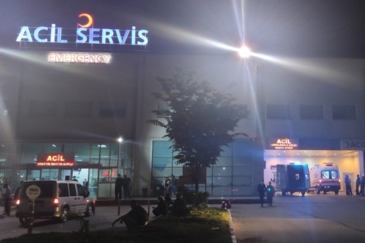 Yolun karşısına ge&ccedil;meyen &ccedil;alışan kıza ara&ccedil; &ccedil;arptı: 1 &ouml;l&uuml;