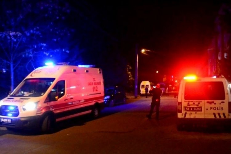 Gen&ccedil;ler arasında bı&ccedil;aklı kavga: 1 yaralı