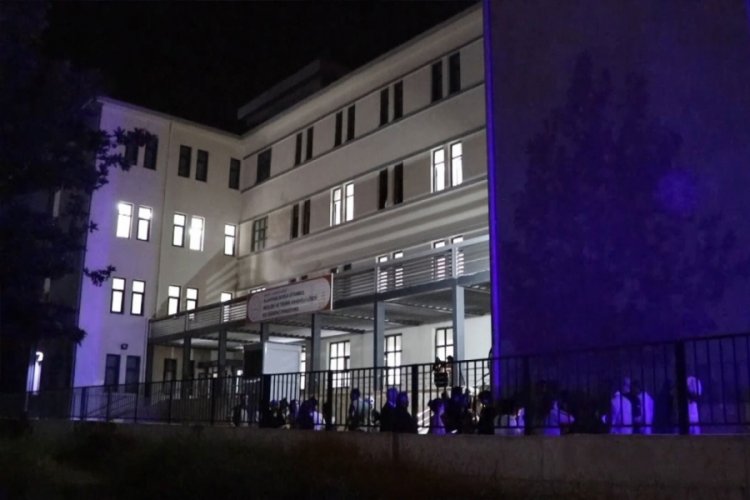 65 &ouml;ğrenci mide bulantısı sebebiyle hastaneye kaldırıldı