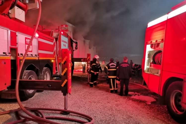 Kahramanmaraş'ta korkutan fabrika yangını