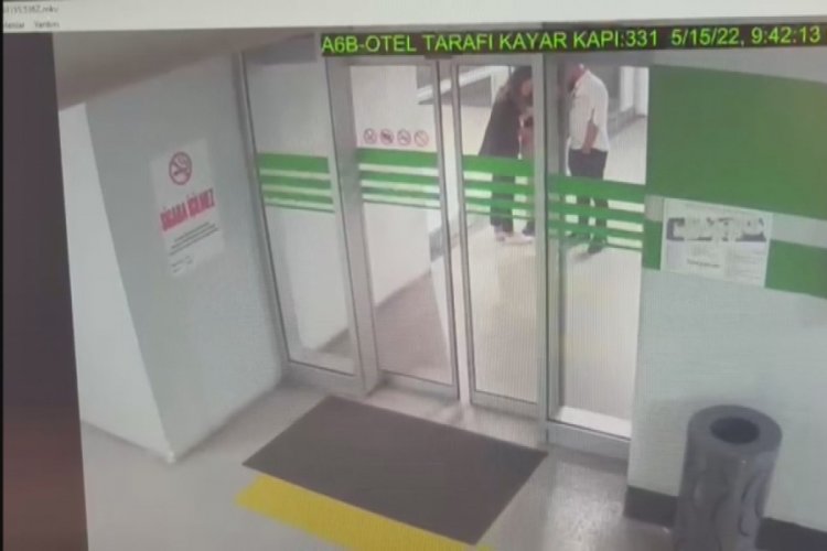 İstanbul'da AVM'de cep telefonu &ccedil;alan ş&uuml;pheliler yakalandı