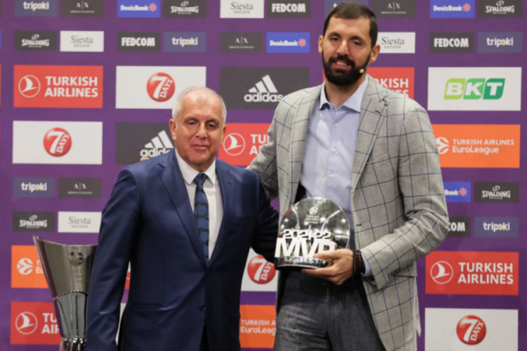 Basketbol Avrupa Ligi'nde &ouml;d&uuml;l t&ouml;reni yapıldı