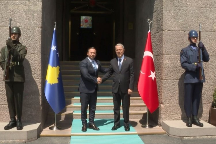 Bakan Hulusi Akar, Kosovalı mevkidaşıyla g&ouml;r&uuml;şt&uuml;