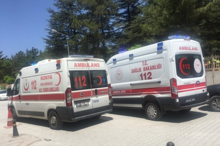 Konya'da iki otomobil &ccedil;arpıştığı kazada 3 yaralı