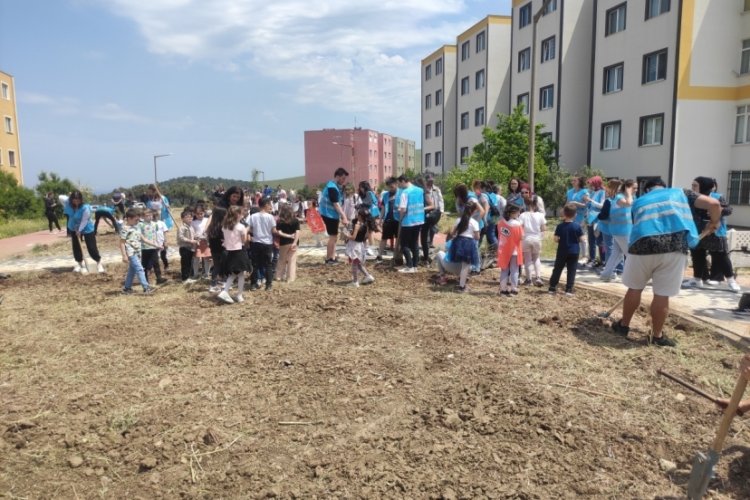 300 fidan toprakla buluştu