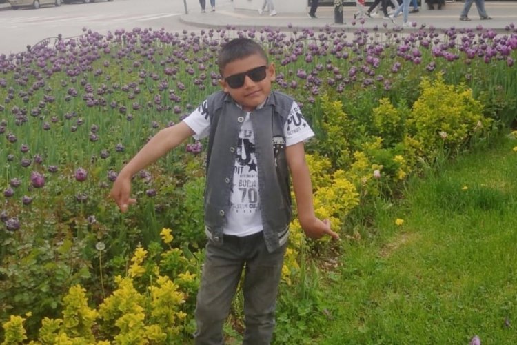 Antalya'da dalgı&ccedil;lar, kayıp Afgan &ccedil;ocuğu kanalda ele ele tutuşarak aradı