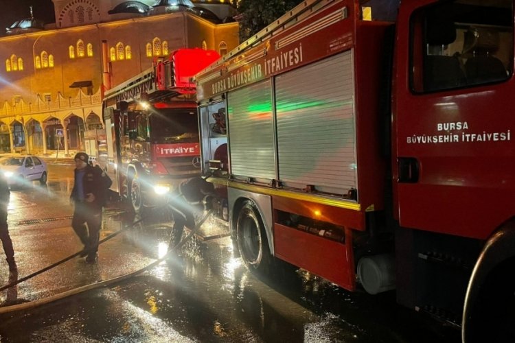 Bursa'da gece yarısı feci yangın: 1 ağır yaralı