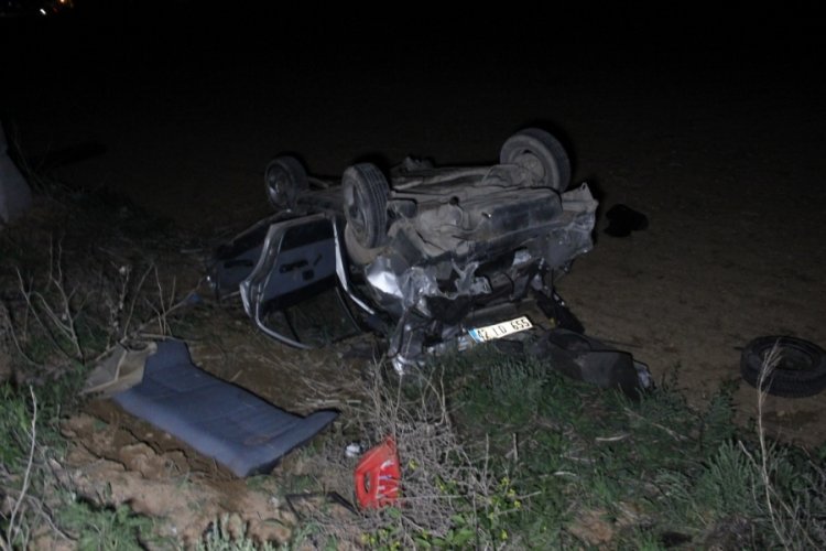 Takla atan otomobilde sıkışan 3 kişiyi itfaiye kurtardı