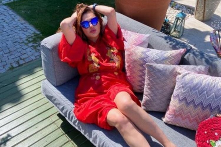 Deniz Seki tatil sezonunu a&ccedil;tı, pozlarını paylaştı