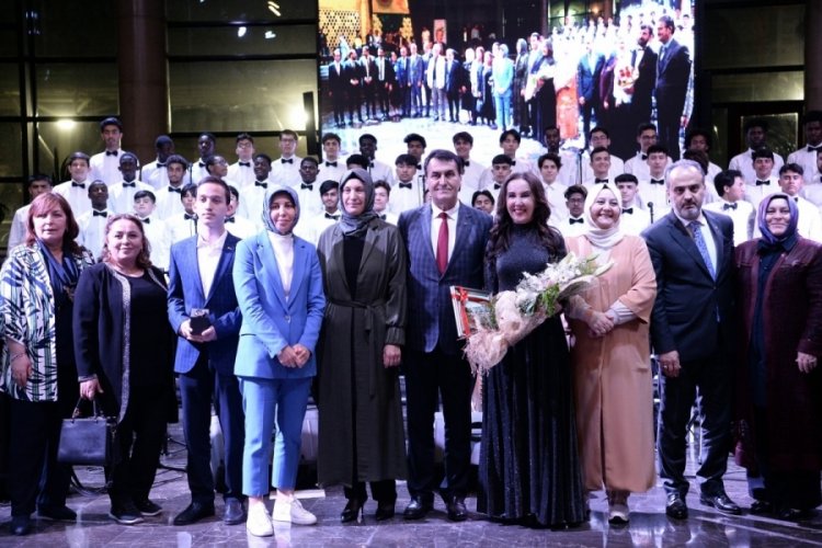 D&uuml;nyanın renkleri Bursa Osmangazi'de buluştu: "Bi' D&uuml;nya M&uuml;zede Bi' D&uuml;nya M&uuml;zik"