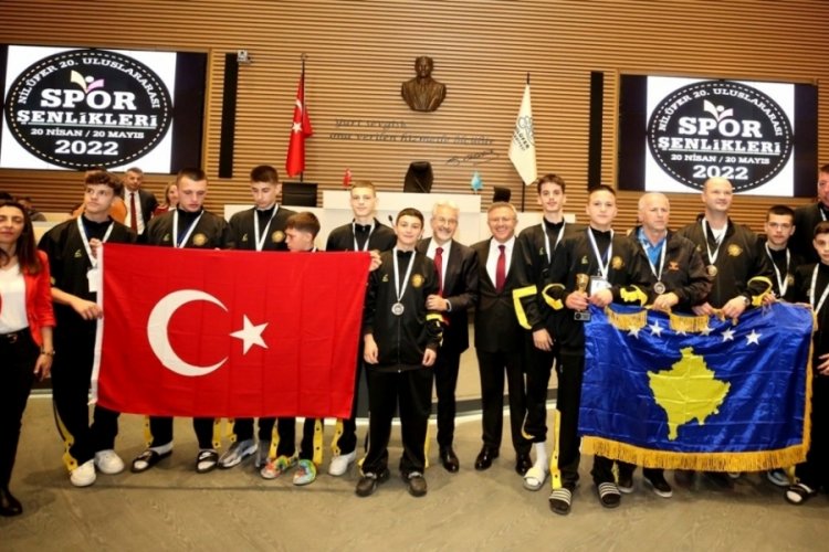 Kardeş Kentler Basketbol Turnuvası'nda &ouml;d&uuml;ller  Turgay Erdem'den