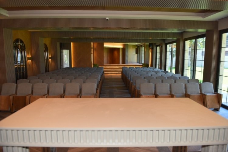 Bursa'da Barış Man&ccedil;o nikah salonu yenilenen y&uuml;z&uuml;yle misafirlerini ağırlayacak