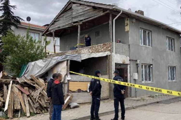 Eskişehir'de 15 yaşındaki &ccedil;ocuk annesini &ouml;ld&uuml;rd&uuml;