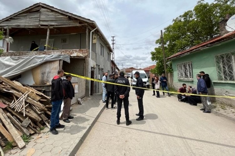 Annesini &ouml;ld&uuml;ren 15 yaşındaki &ccedil;ocuk, babasıyla birlikte yakalandı