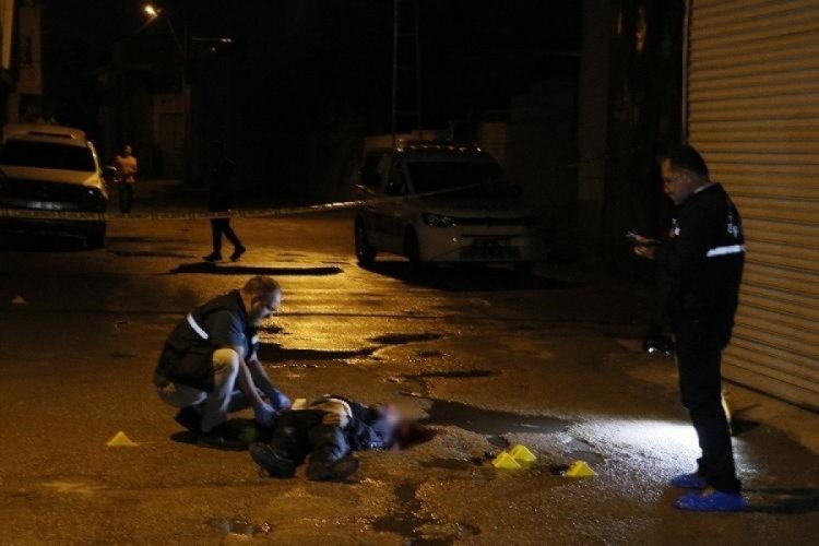 Silahlı &ccedil;atışmada başından vurulan şahıs hayatını kaybetti