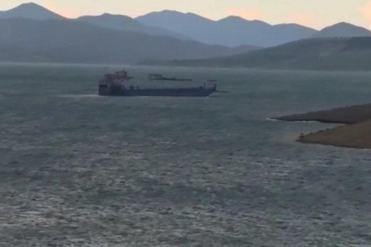 Şiddetli fırtına nedeniyle feribot s&uuml;r&uuml;klendi