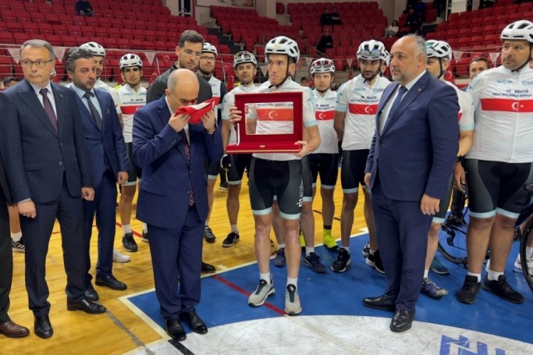 Kocaeli'nden yola &ccedil;ıkan 19 bisikletli Samsun'da