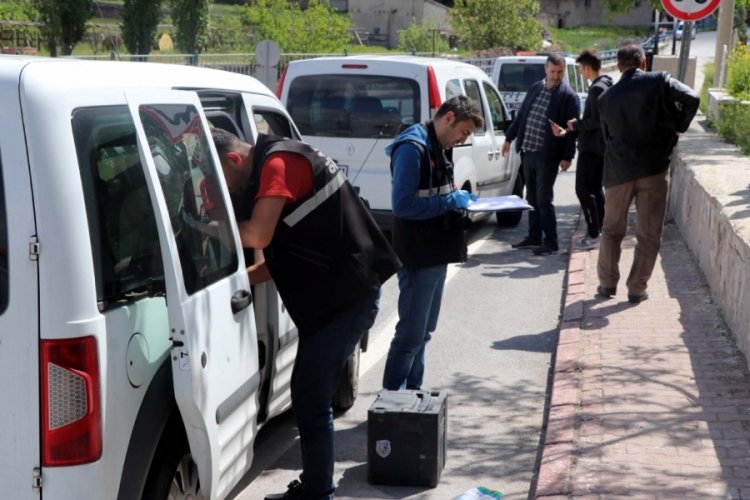 Kayseri'de tartıştığı kız arkadaşı ile kendini bı&ccedil;akla yaraladı