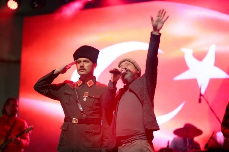 Feridun D&uuml;zağa&ccedil; unutulmaz bir gece yaşattı