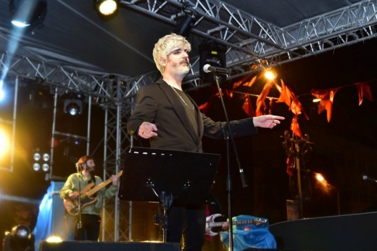 Bu havada gidilmez ama Bursa Orhangazi'de konser verilir