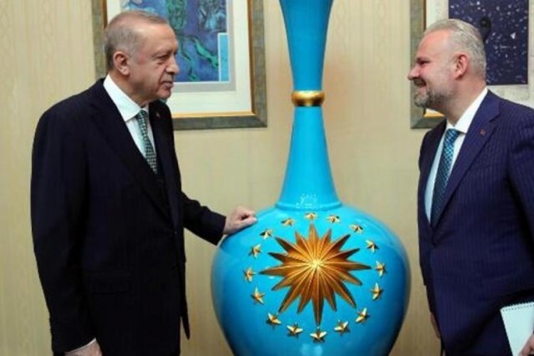 2,5 metrelik vazo, Cumhurbaşkanına takdim edildi