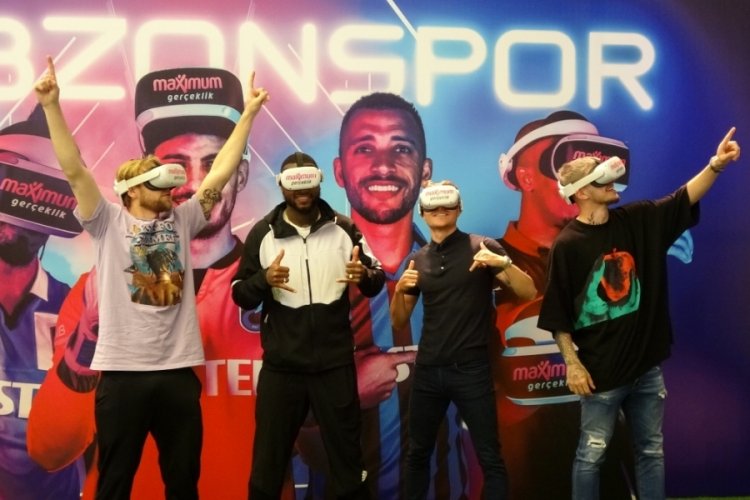 Trabzonsporlu futbolcular, şampiyonluk anlarını yeniden yaşadı