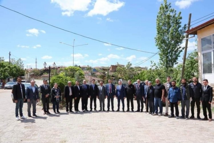 Vali Mustafa &Ccedil;ift&ccedil;i, cuma namazını tarihi camide kıldı