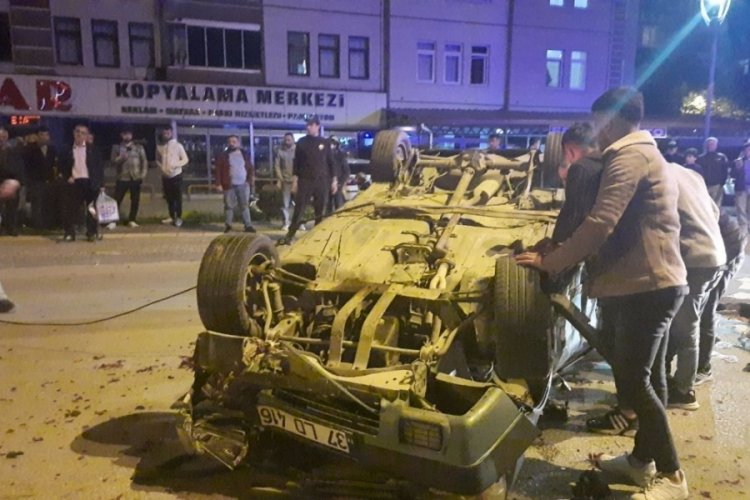 Ticari taksi ile &ccedil;arpışan otomobil takla attı