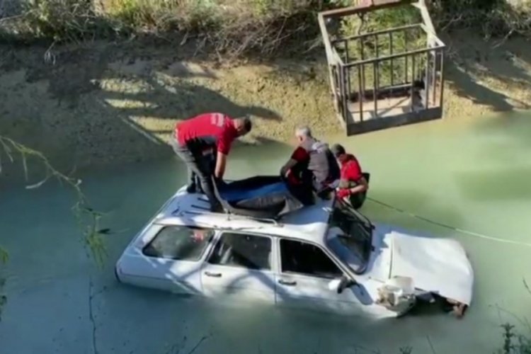 Otomobiliyle kanala u&ccedil;an bek&ccedil;i hayatını kaybetti