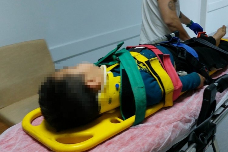 &Uuml;zerine kapı kilitlenen &ccedil;ocuk balkondan d&uuml;şt&uuml;