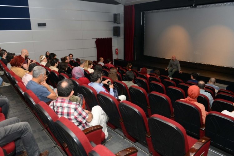 Bursa'da sinema tutkunları Ezel Akay ile buluştu
