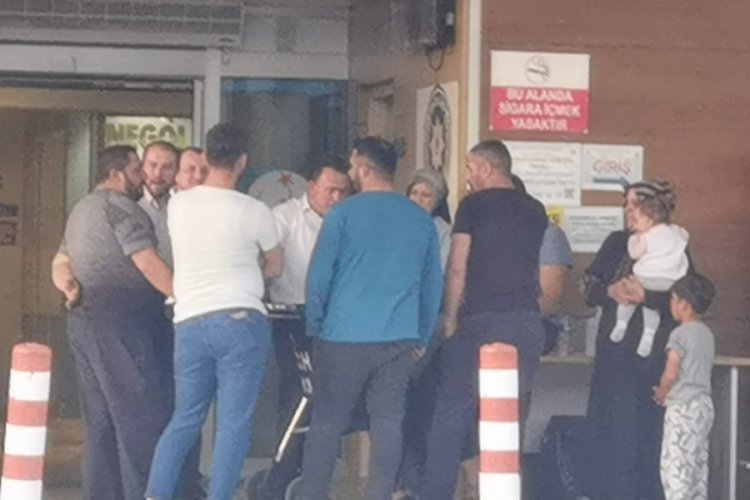 Bursa'da bahşiş toplarken aracın &ccedil;arptığı &ccedil;ocuk yaralandı