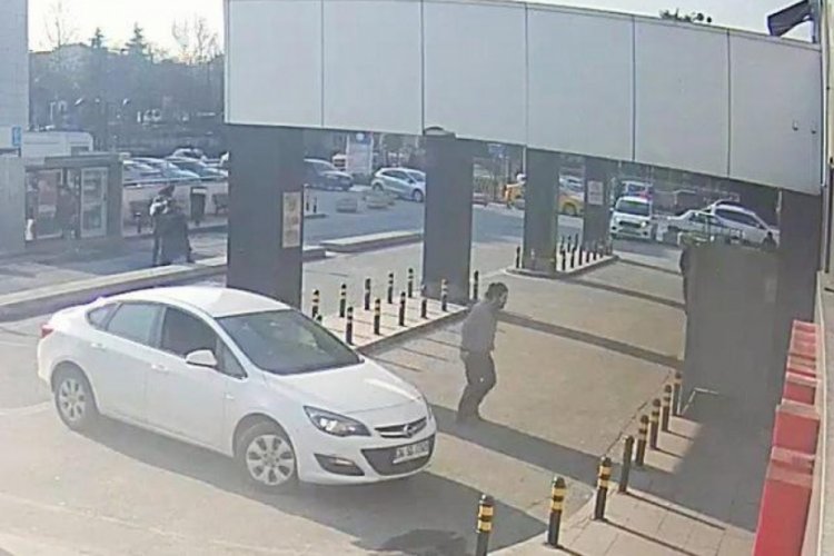 İstanbul'da bir doktor kalp krizi ge&ccedil;irdiğini anlayınca aracını acile s&uuml;rd&uuml;