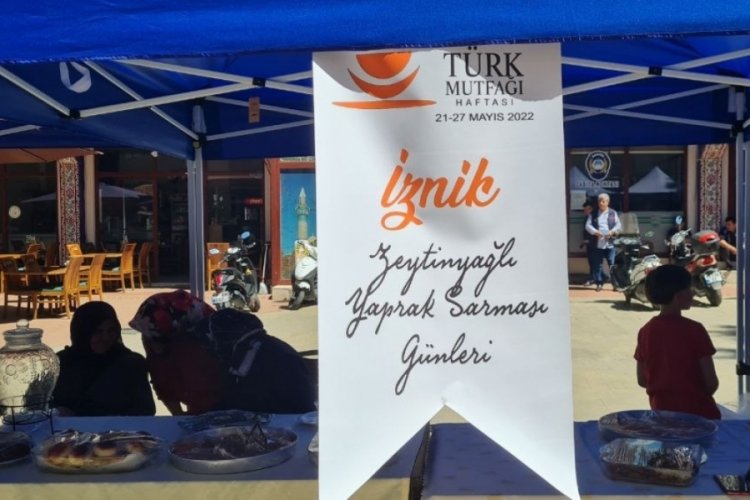 Bursa'da turistler yaprak sarmasının tadına baktı