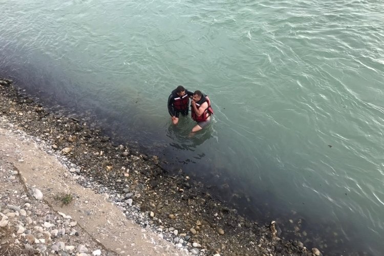&Ccedil;ayda vatandaşı boğulmaktan son anda kurtarıldı