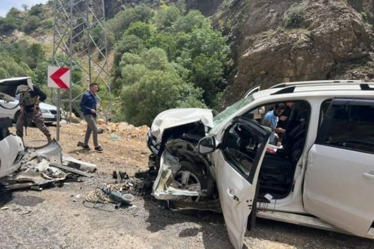 Kaymakam &Ouml;zdemir'in makam aracı kaza yaptı; 6 yaralı