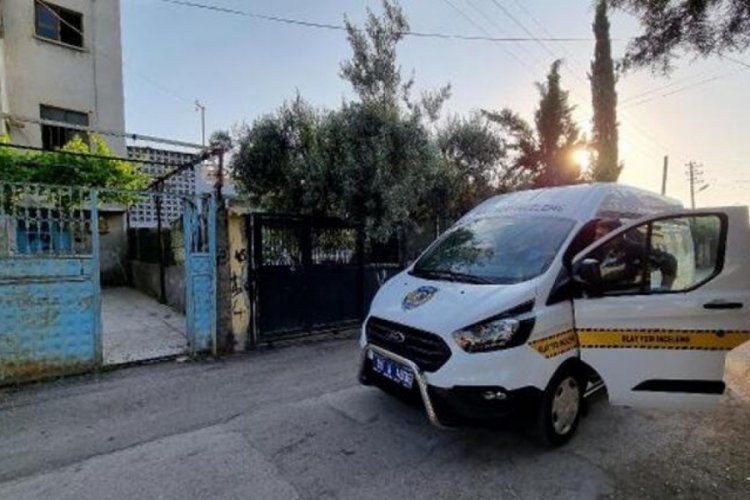 Tartıştığı eşini darp etti, bı&ccedil;akla yaraladı