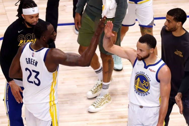 Golden State Warriors finalin kapısını araladı