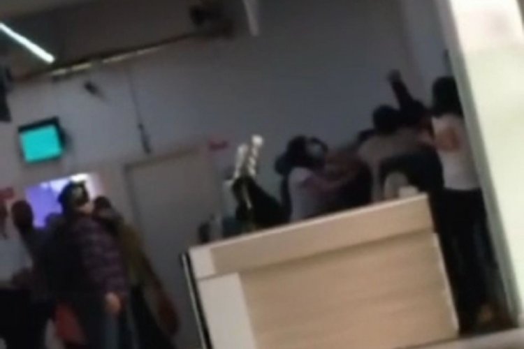 İstanbul'da hasta yakınından sağlık &ccedil;alışanına yumruklu saldırı