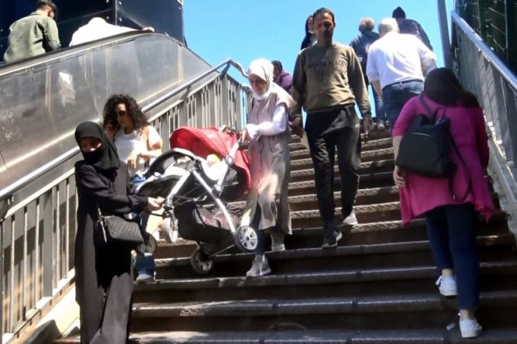 İstanbul'da duraktaki asans&ouml;r bakıma alınınca vatandaşlar zor durumda kaldı