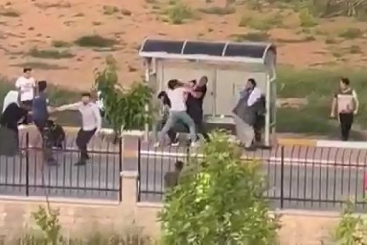Şanlıurfa'da s&uuml;r&uuml;c&uuml;lerin kavgasını polis havaya ateş a&ccedil;arak sonlandırdı