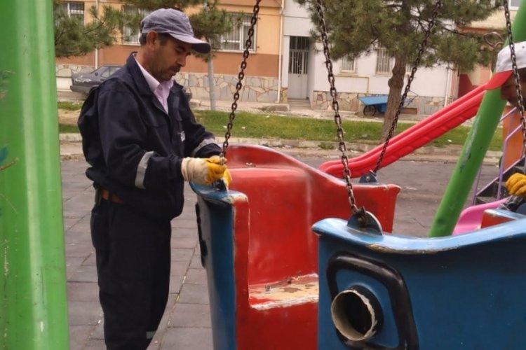 K&uuml;tahya'da &ccedil;ocuklar i&ccedil;in parklar yenilendi