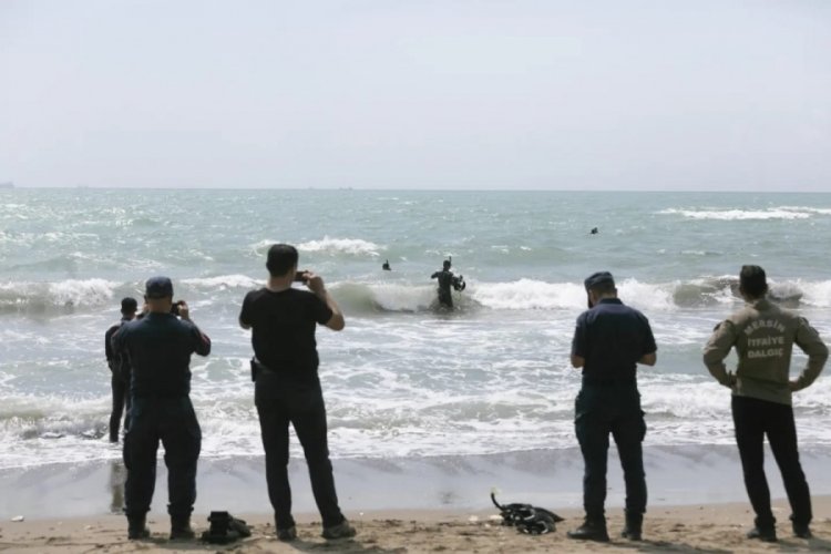 Denizde kaybolan Suriyeli İzzet'in arama &ccedil;alışmaları s&uuml;r&uuml;yor