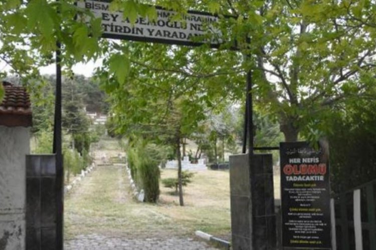 Eskişehir'de mezarlıktaki 2 kapı &ccedil;alındı