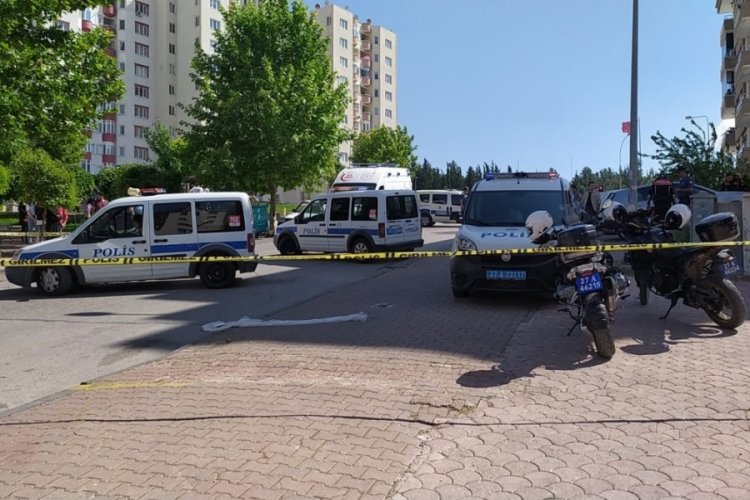 Husumetli kavgasında ortalık kan g&ouml;l&uuml;ne d&ouml;nd&uuml;: 2 &ouml;l&uuml;