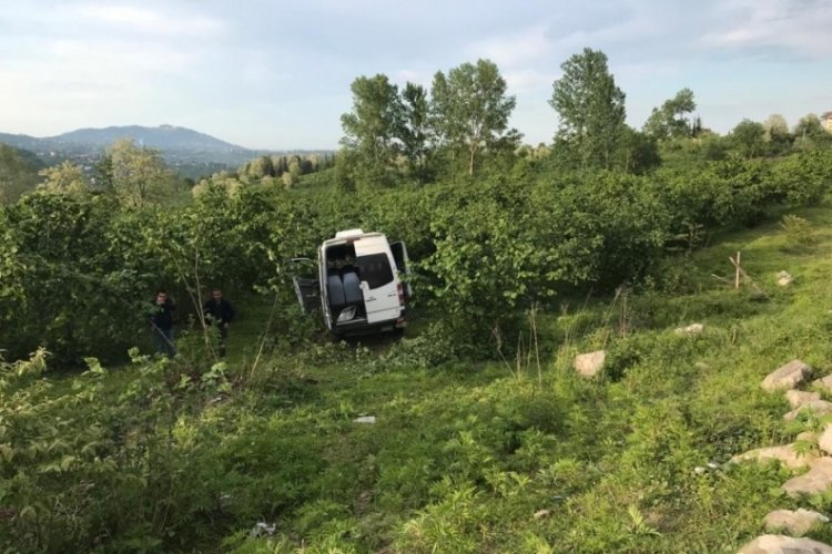 Minib&uuml;s fındık bah&ccedil;esine u&ccedil;tu: 11 yaralı