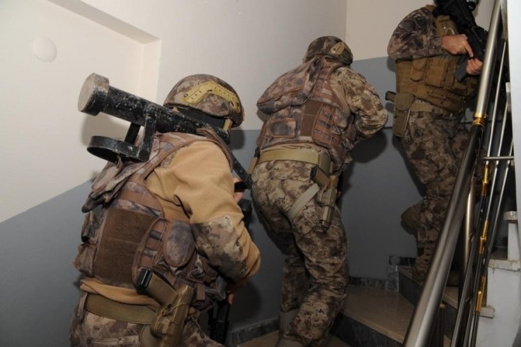 73 kişiyi dolandıran 12 kişi tutuklandı