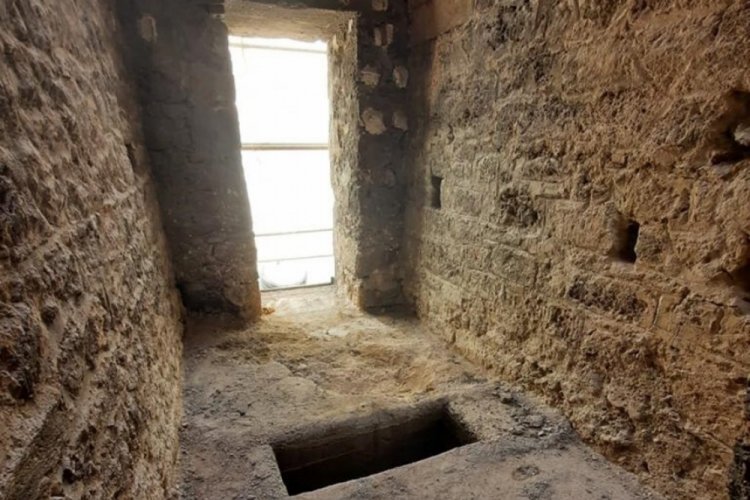 Saat Kulesi'nde 'betona g&ouml;m&uuml;l&uuml;' tarihin izleri bulundu